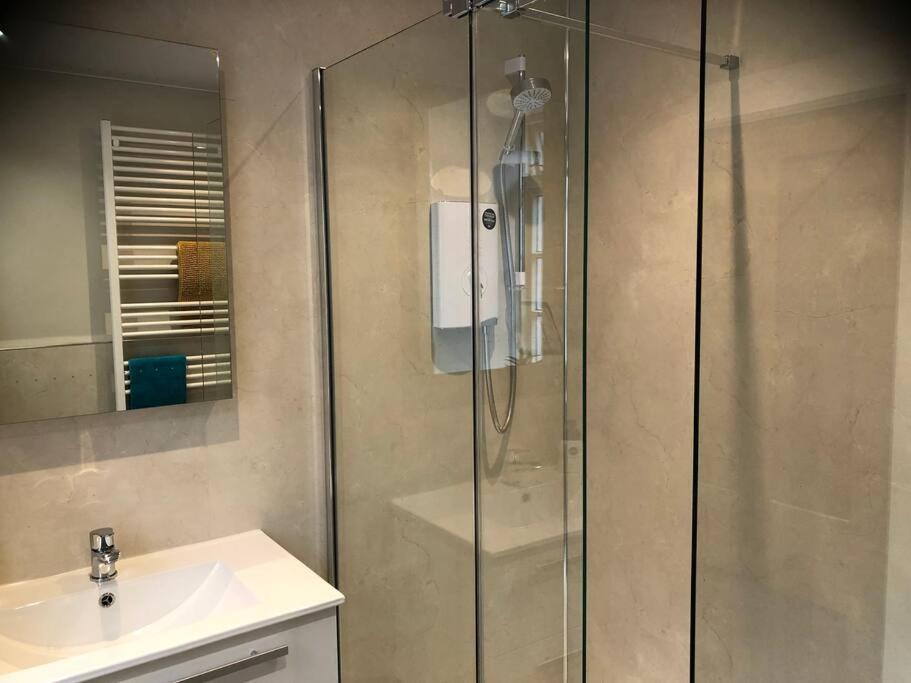 Spacious 2 Bedroom Flat In Heart Of 巴拉特 外观 照片